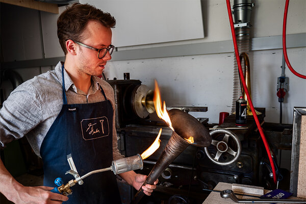 Basstrompete Musik in Tirol Handwerk Handwerkspreis Streichinstrument