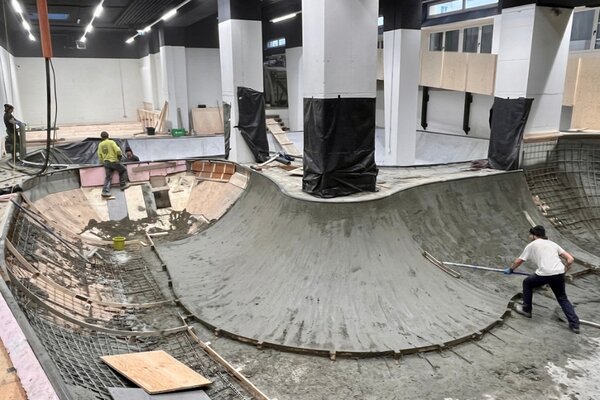 Banden und Rampen aus Holz für Skateboards